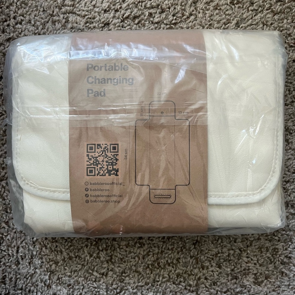 Babbleroo Portable Cream Changing Pad